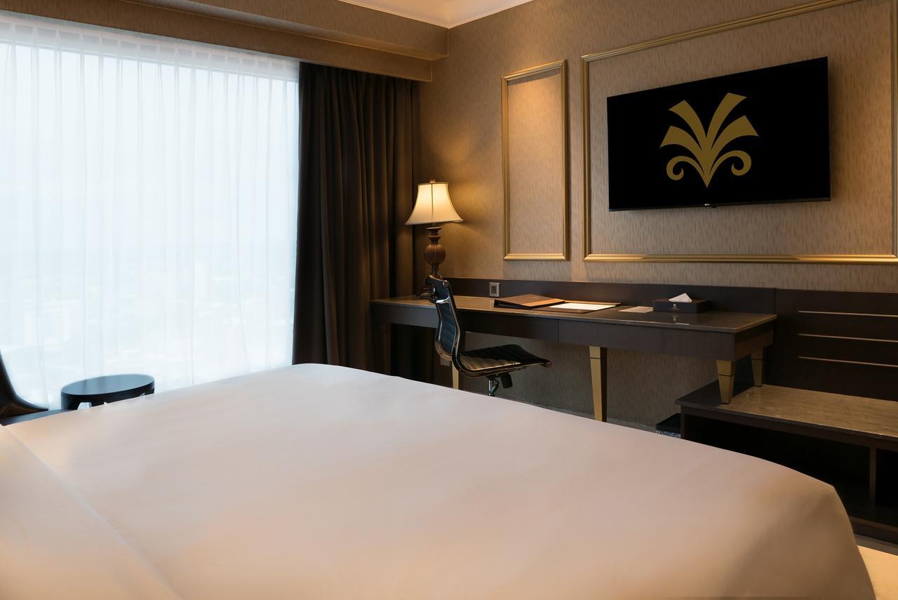 Myko Hotel & Convention Center Makassar Exterior photo